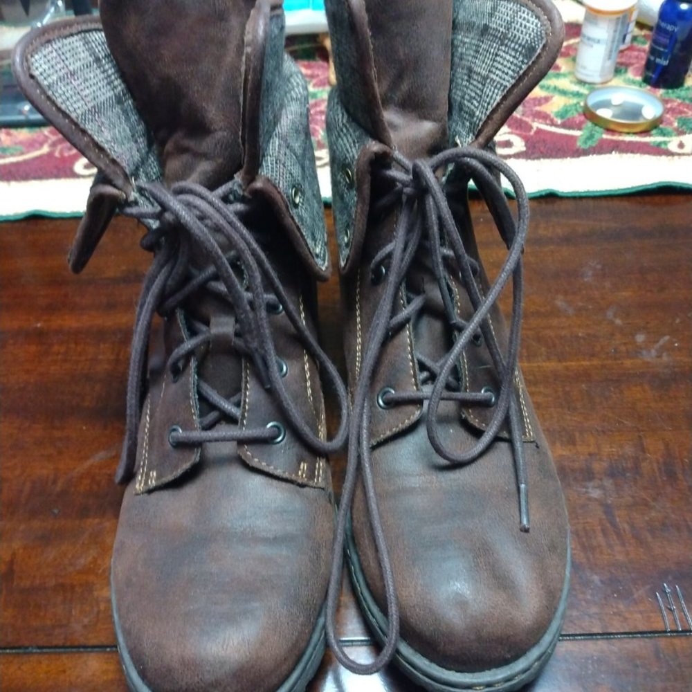 b.o.c brand Brown Leather, Plaid interior, Fold-Top boot, 8.5